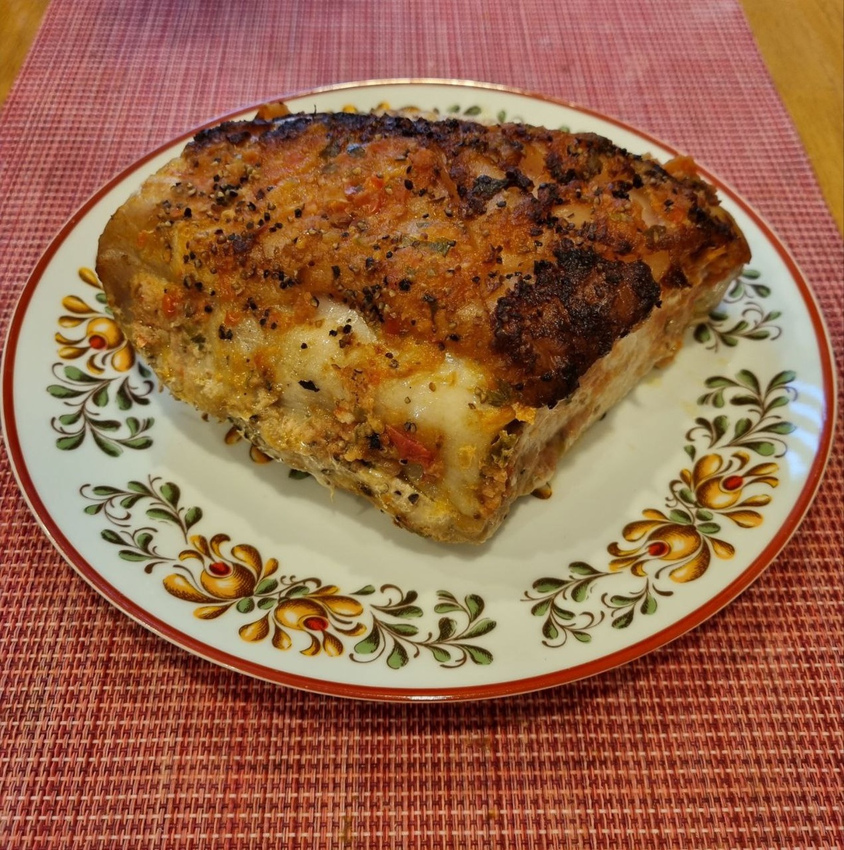 Свиной карбонад со специями домашнего приготовления