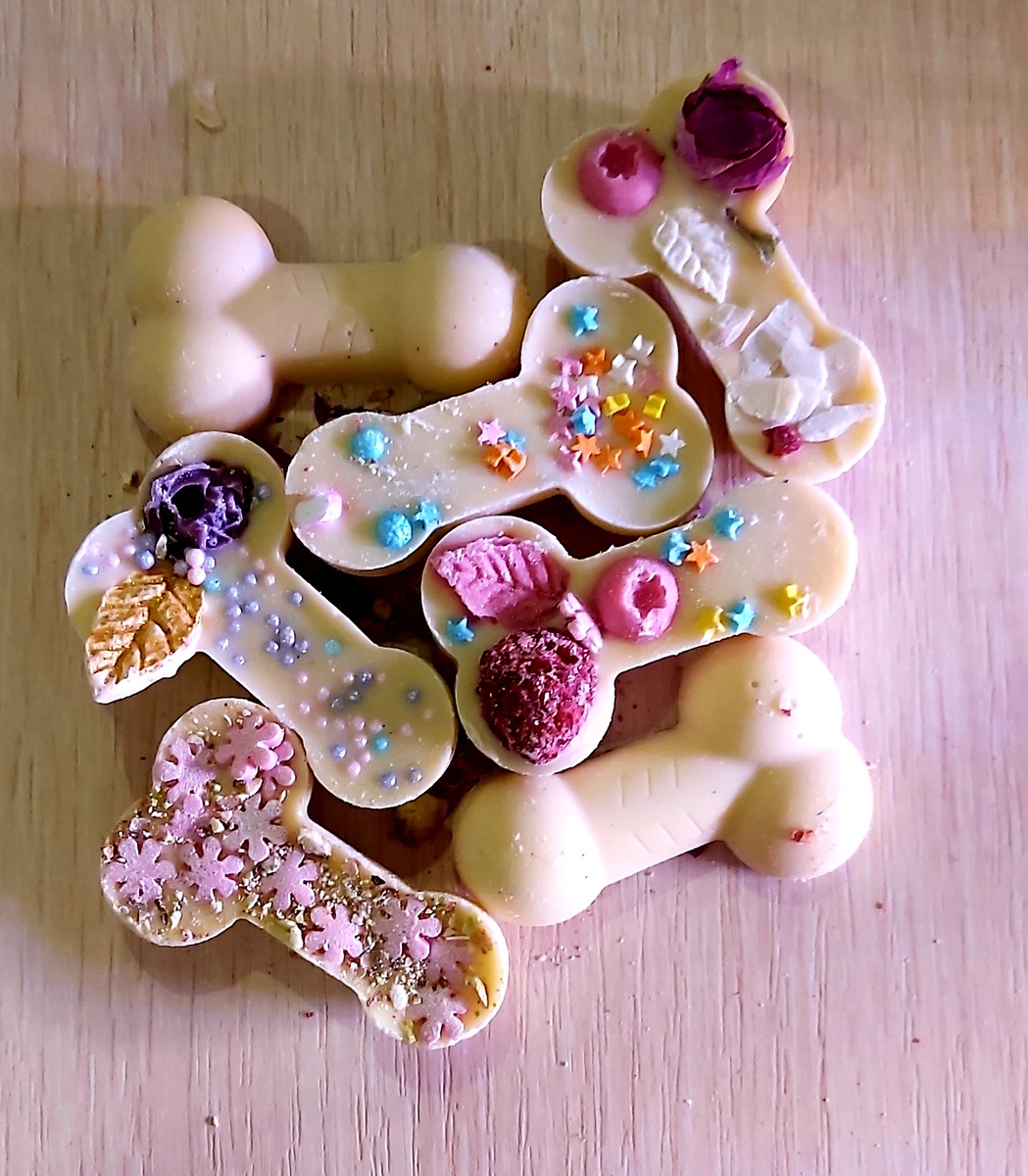 Конфеты из бельгийского шоколада ручной работы. Сваяла бывшая Р ему в подарок. Ооооочень вкусные).