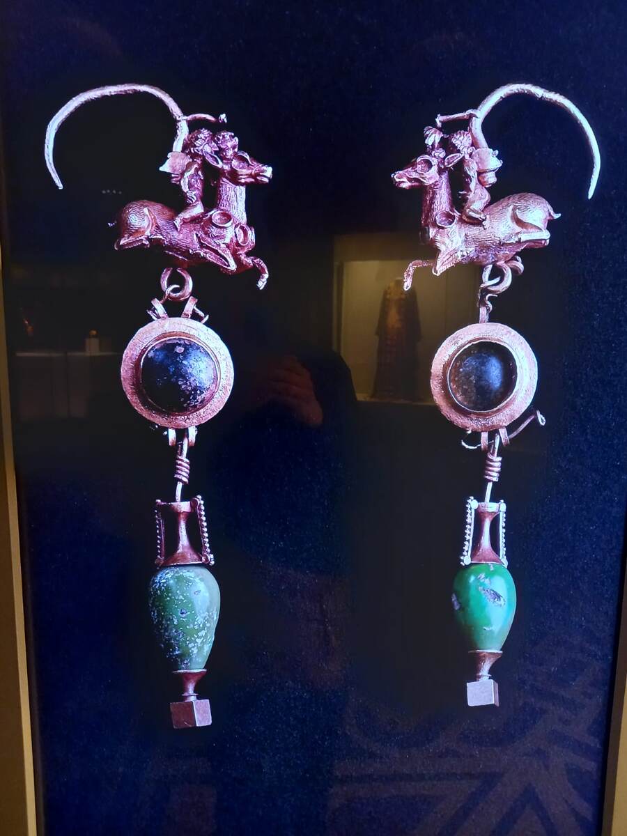 Древние украшения Бахрейна. Фото автора.