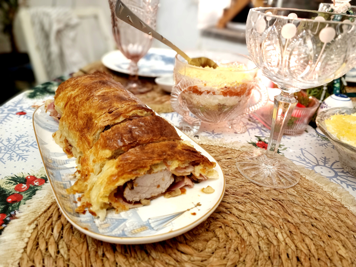 На старый Новый год впервые в жизни готовила мясной пирог в качестве основного блюда. Премьера креманок состоялась в закрытой части канала 