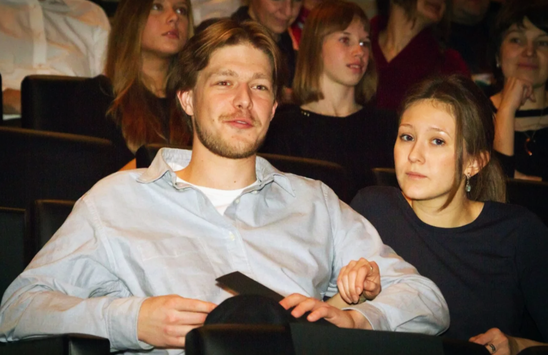 на фото Никита Ефремов и Яна Гладких 