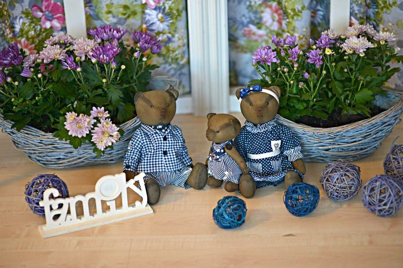 Так выглядело медвежье семейство лет этак... 10-12 назад.