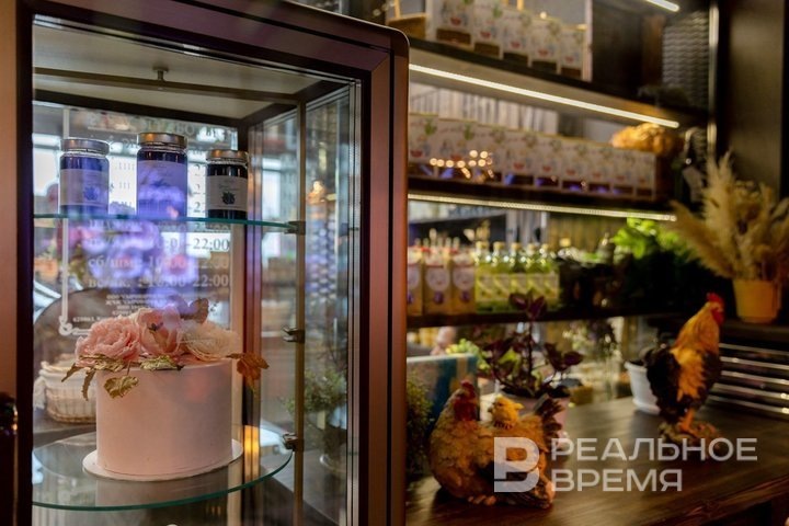 В Зеленодольске владельцы хлебопекарного бизнеса нашли покупателя еще одному активу — ООО «Кондитерское ателье». Предприятие производит торты под заказ. Мария Зверева / realnoevremya.ru