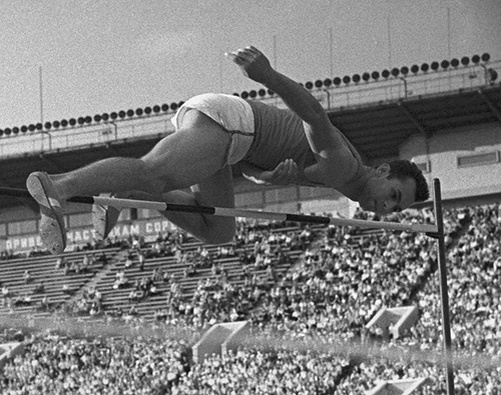 "Даже свои длинные ноги (впоследствии моё преимущество) я тогда считал непоправимым несчастьем". Брумель