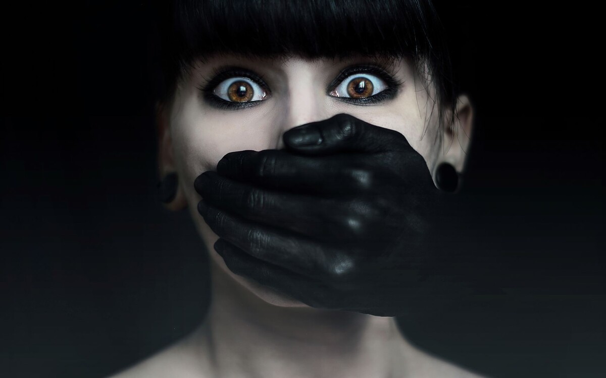 Пишите  в  комментариях - кто  это?)