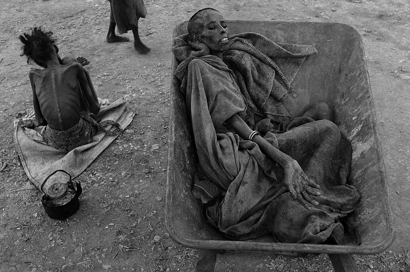 Джеймс Нахтвей, известный своим фотожурналистским мастерством, вошел в историю в 1992 году, отправившись в охваченное голодом Сомали