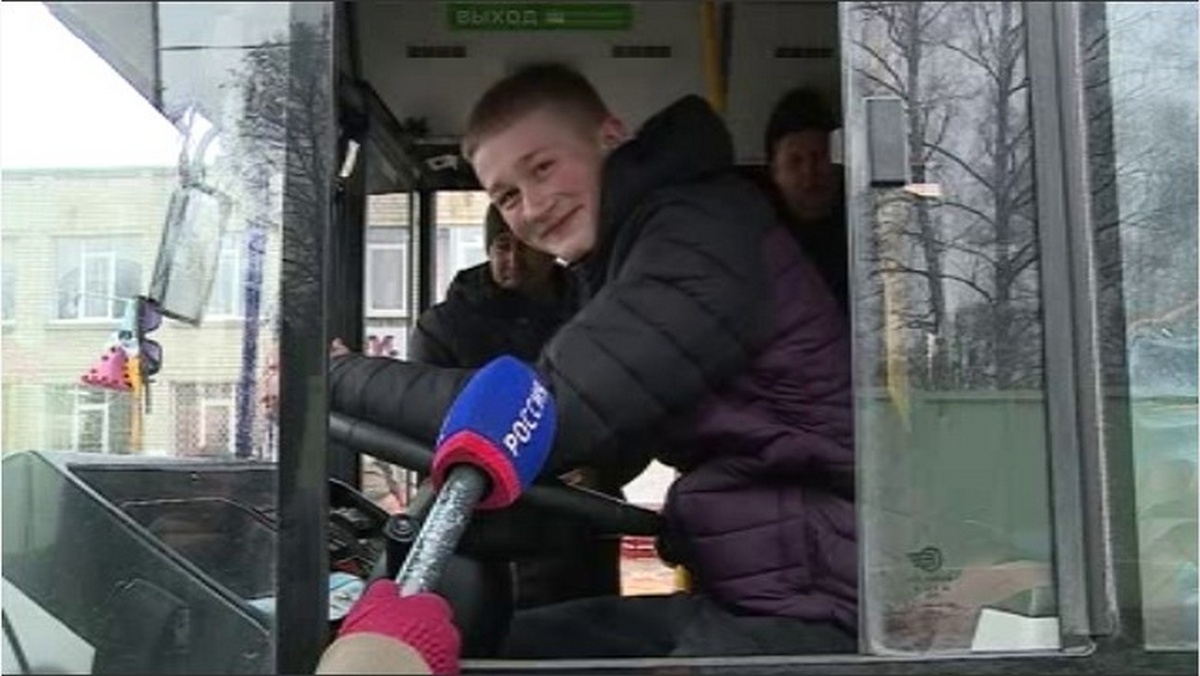    Ученики 31-ой школы Курска попробовали себя в роли водителей автобуса