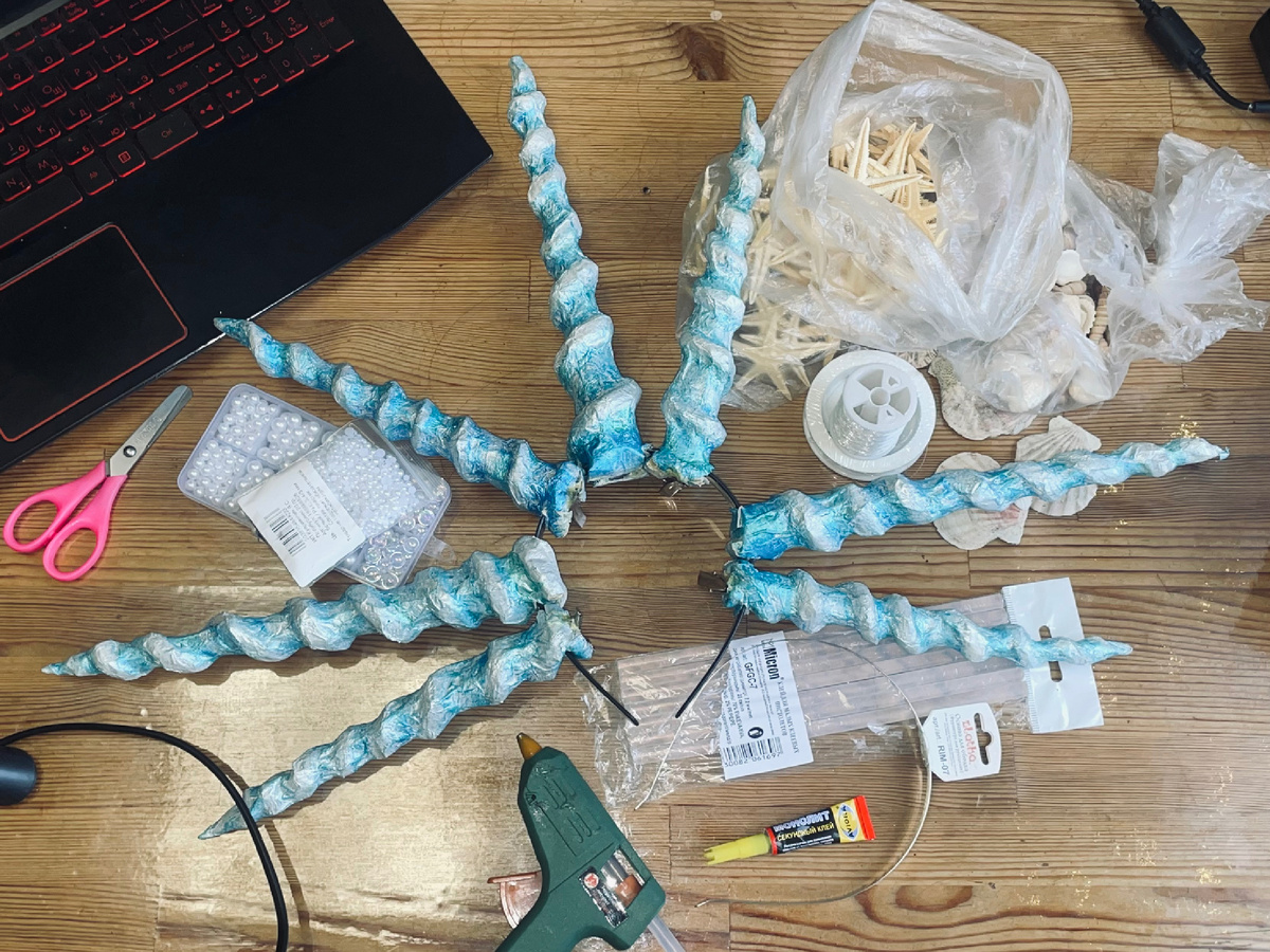 Подготовка к работе. На фоне сериал и чай для настроения.