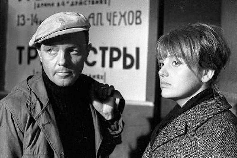 Виктор и Лена - герои фильма "Долгая счастливая жизнь"