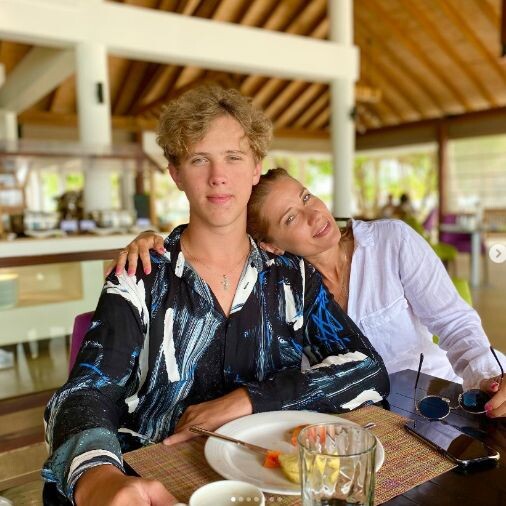    Иван Золотухин с мамой, фото: соцсети