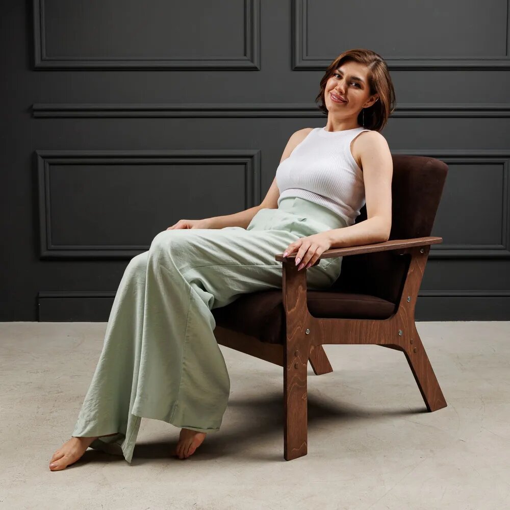 Это не реклама, картинка просто взята с сайта https://www.ozon.ru/product/kreslo-dlya-otdyha-v-gostinuyu-klassicheskoe-vintazh