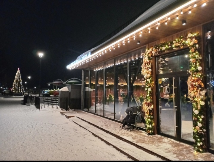 Новые кафешки на набережной 