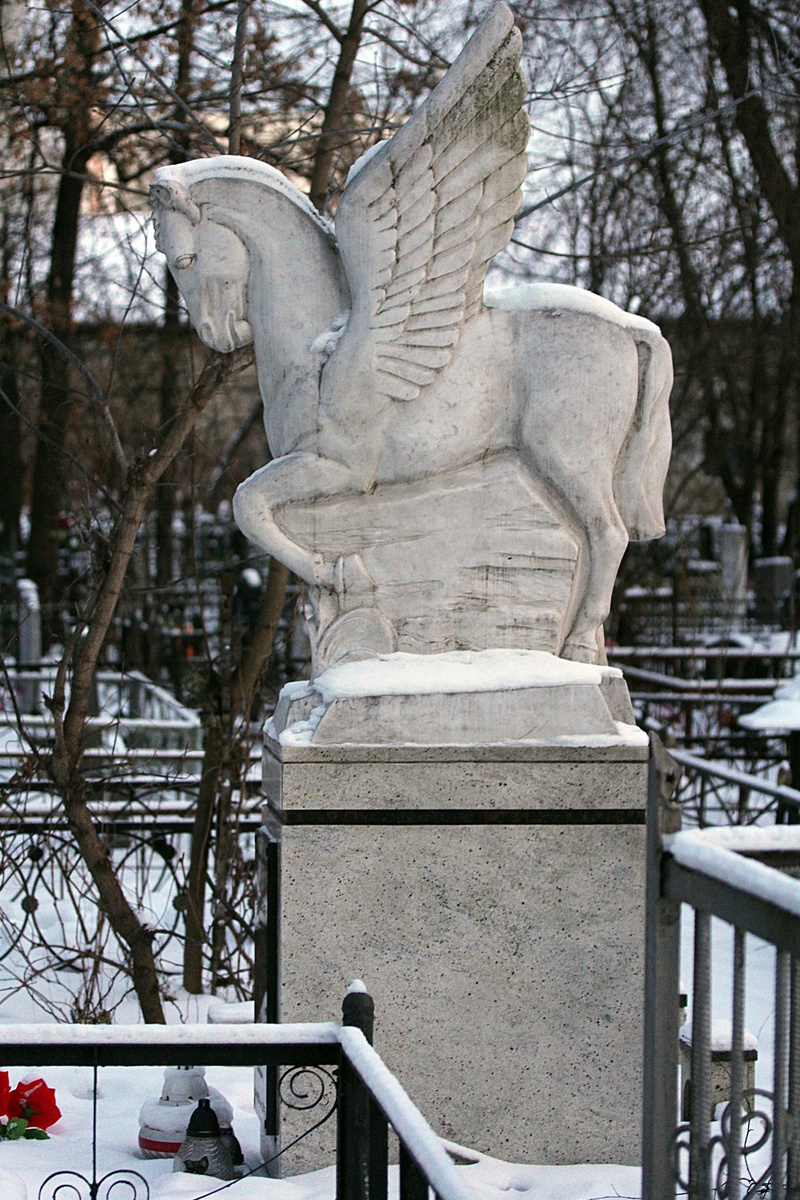 Надгробие Б.П Анисимова и Я.И. Рыковской