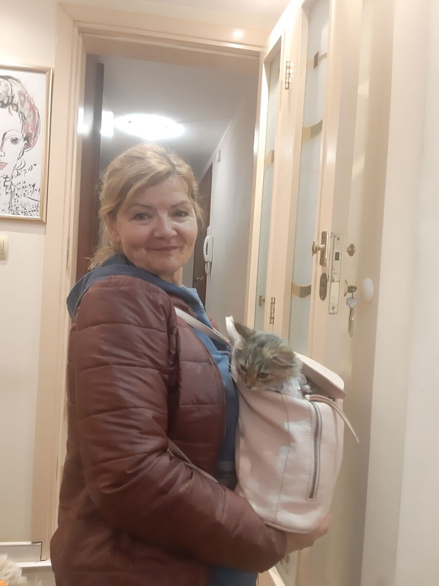 Это моя первая встреча с Варварой.Я забираю ее к себе жить.