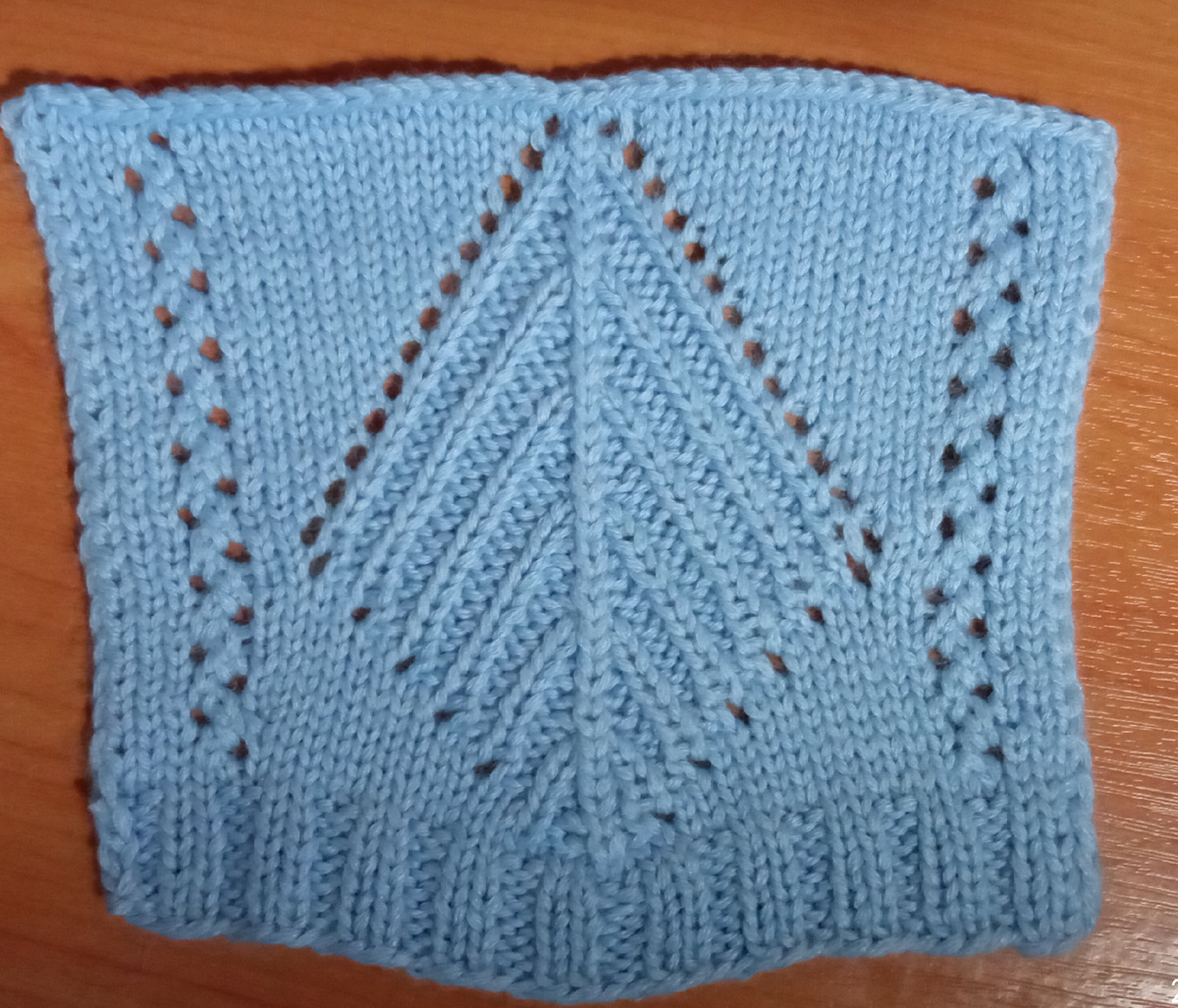 Образец связан в пять нитей. Плотнее, толще. 