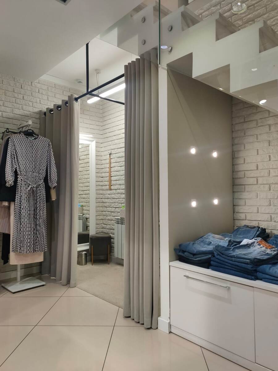 Шторы, которые мы шили для этого магазина.