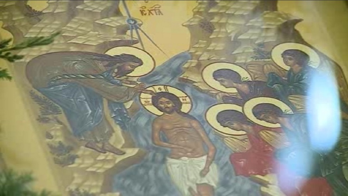    Через считанные часы в курских храмах начнутся праздничные службы в честь Крещения Господня