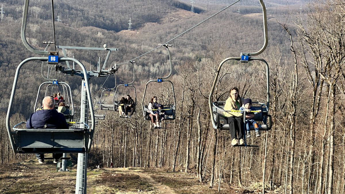Поъёмник в Горячем Ключе - вроде бы ничего особенного, а народная тропа не заростает)
