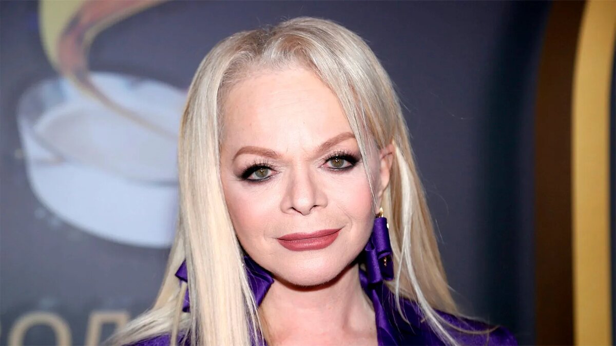 Почему история с квартирой Ларисы Долиной такая странная?