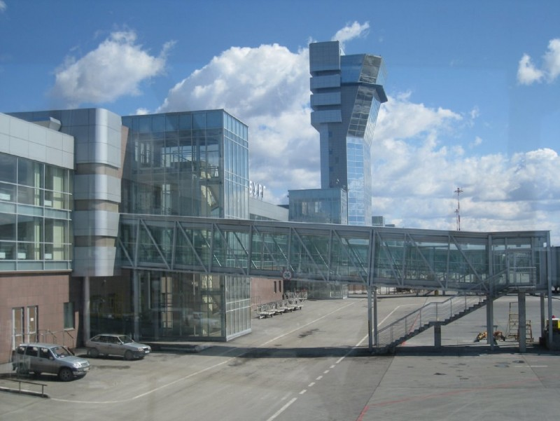 Самое выосокое здание - КПД международного аэропорта Кольцово (Екатеренбург). Фото взято из открытых источников.