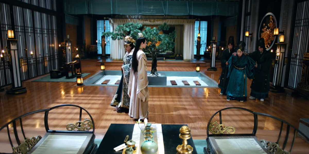 Интерьер достоин дома приемов зарубежных гостей товарища председателя Си. 