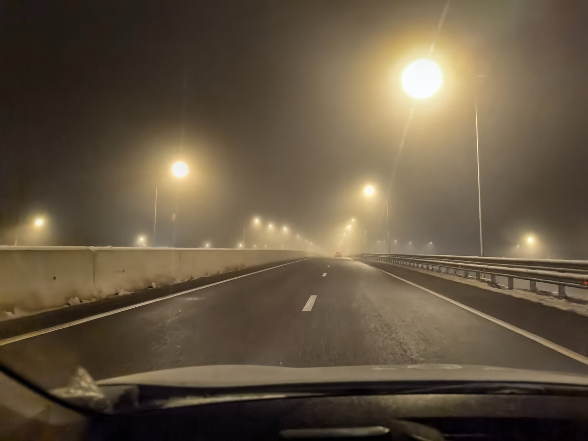 Туманная трасса в Тимашевском районе, около 5 утра в день вылазки. За бортом -8°C.