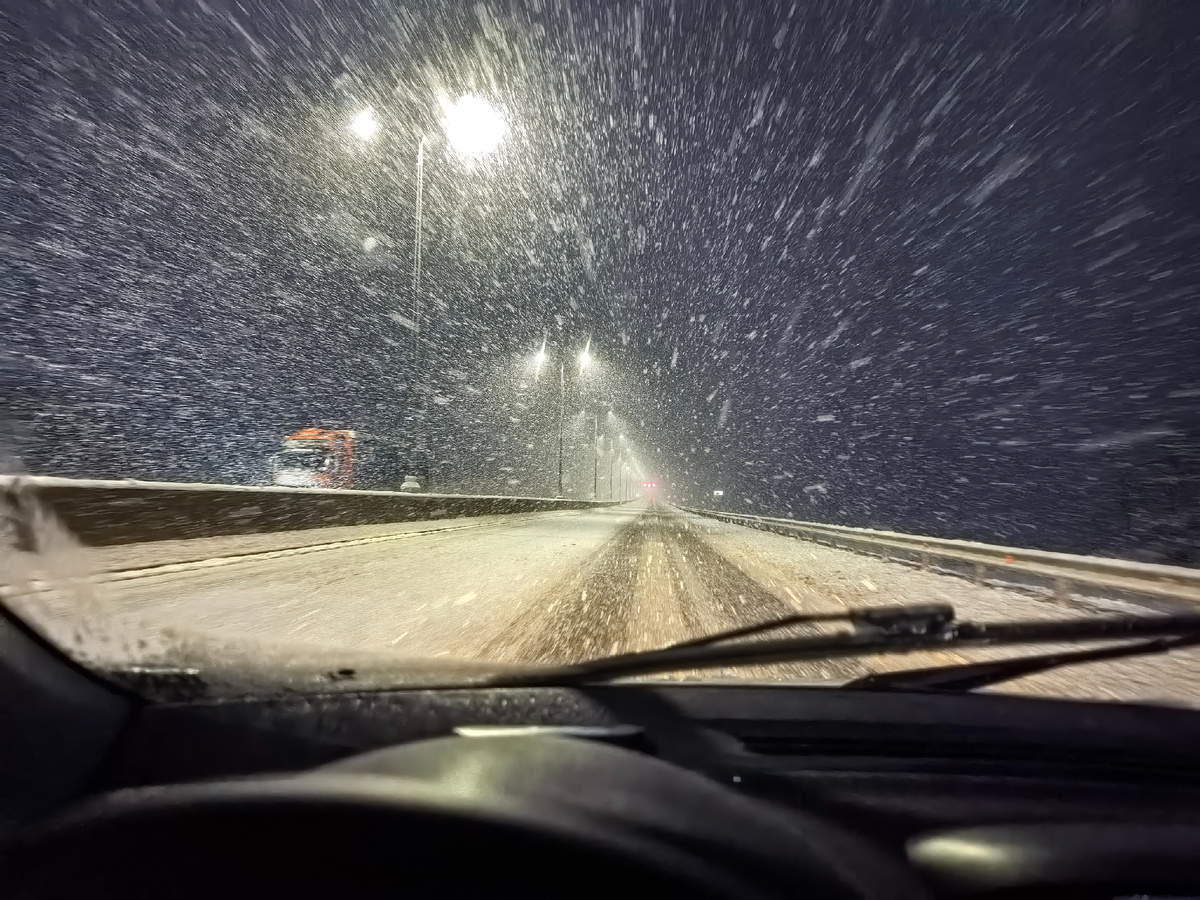 Снегопад за пару дней до поездки. Огромные мокрые хлопья падали целый день, но по большей части таяли из-за околонулевой температуры. Фото сделано на Дальнем Западном обходе Краснодара.