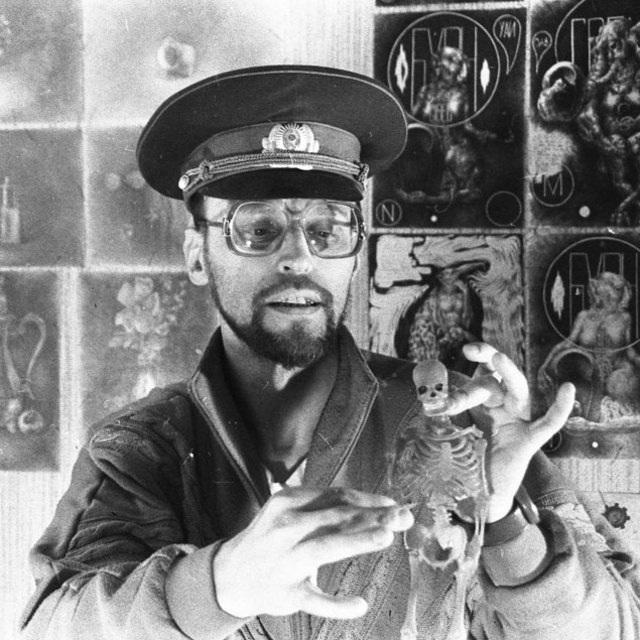 Дмитрий Александрович Пригов. Фото честно украдено с Арзамаса.