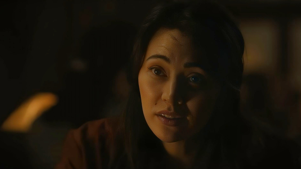 Кадр из сериала. Джессика Хенвик в роли Хелен