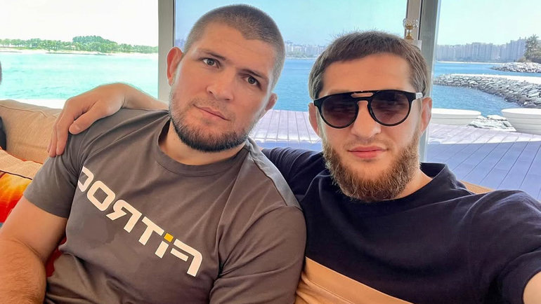    Тагир Уланбеков с Хабибом Нурмагомедовым. соцсети