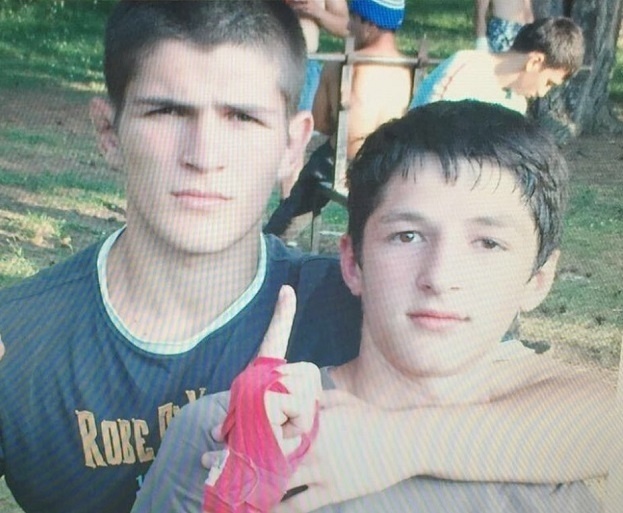    Хабиб Нурмагомедов и Тагир Уланбеков в юности. соцсети