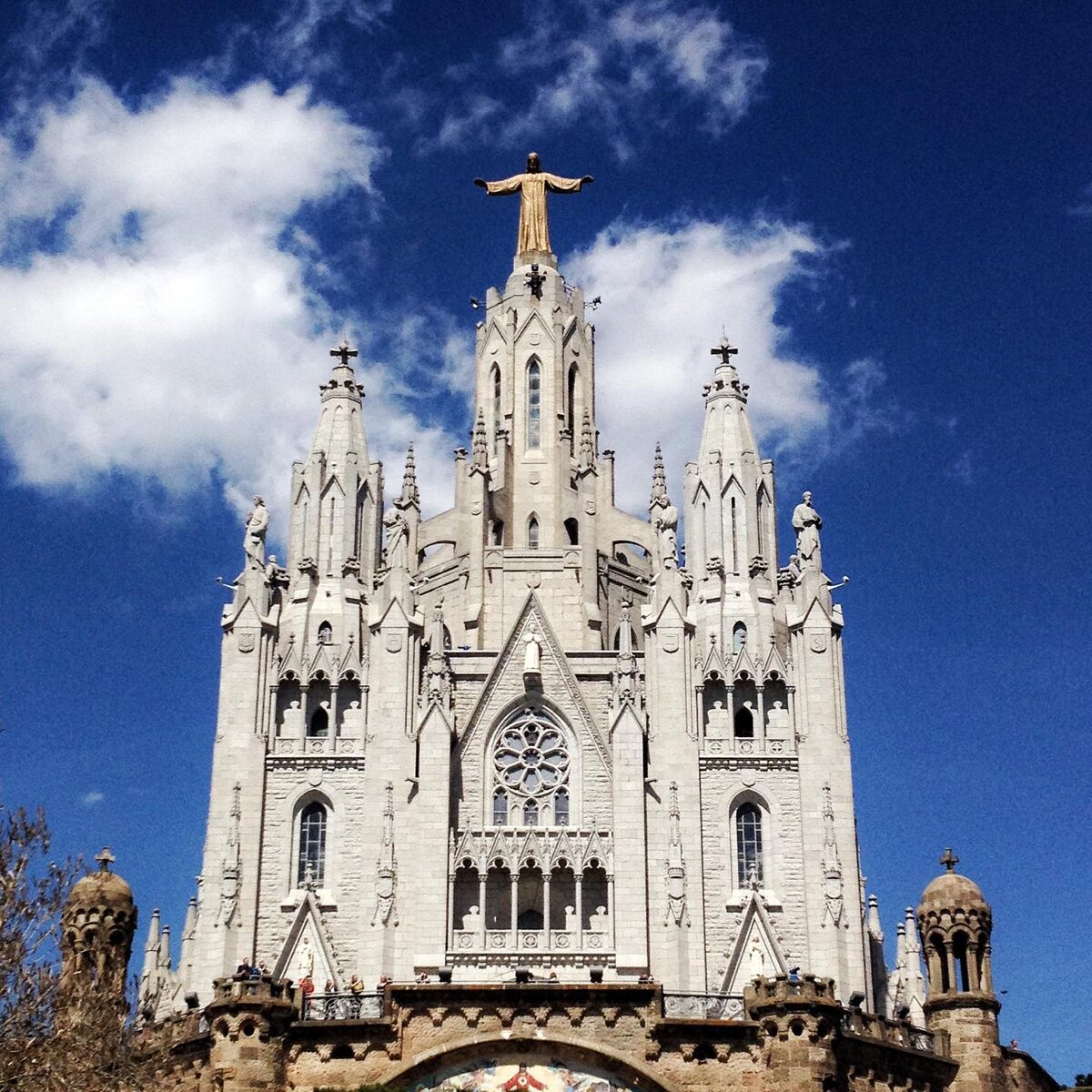 Храм Святого Сердца Иисуса на горе Тибидабо в Барселоне