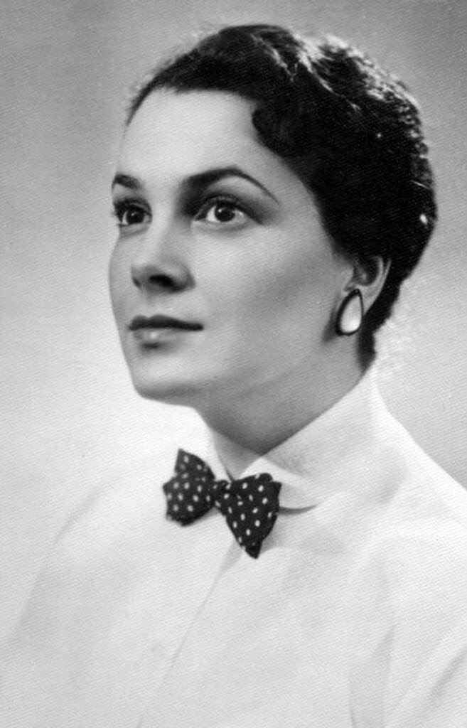 Элина Быстрицкая в молодости

