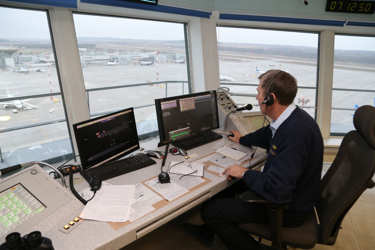 Авиадиспетчер. КПД международного аэропорта Пулково (Санкт-Петербург). Фото из открытых источников. 