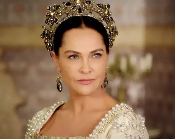 роскошная Сафие в сериале "Кёсем"