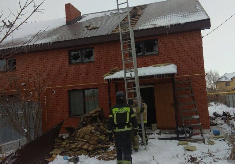    В Оренбургском районе полыхали два жилых дома Марина Шарт