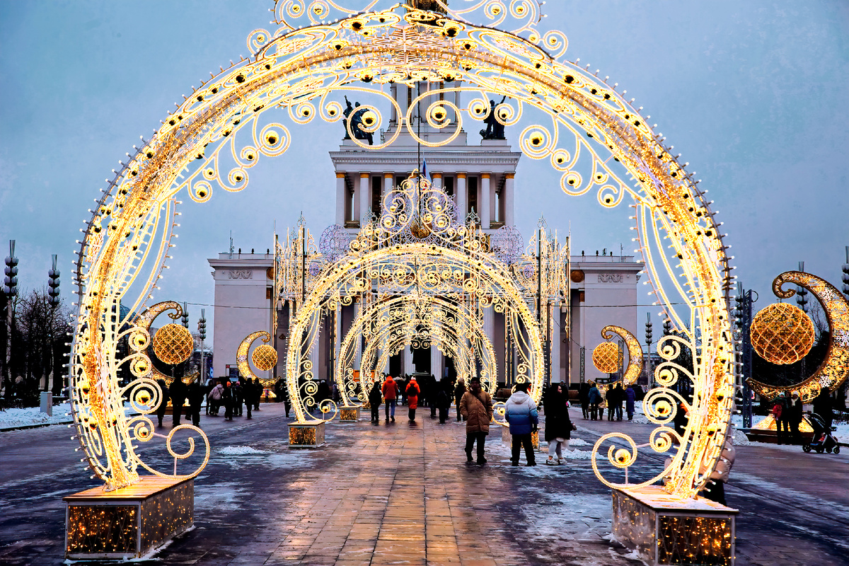 украшения и Центральный павильон