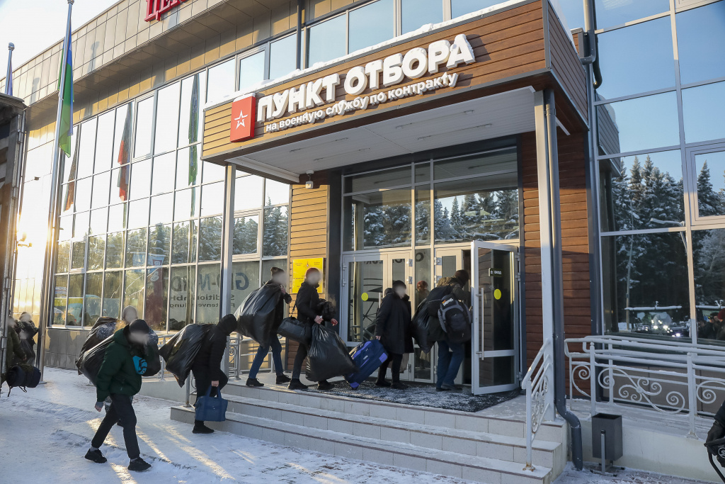    Мужчины со всей России приезжают в Югру для заключения контракта с Минобороны
