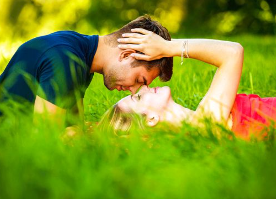 Влюбленный Скорпион: Интенсивность и Эмоциональные связи