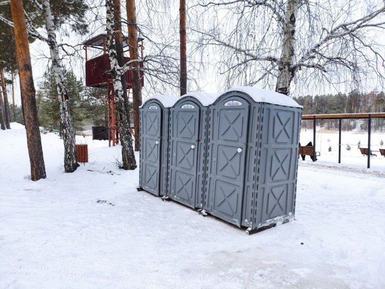 Туалеты на Голубых озерах установлены к празднику Крещения Господня
Фото: URA.RU