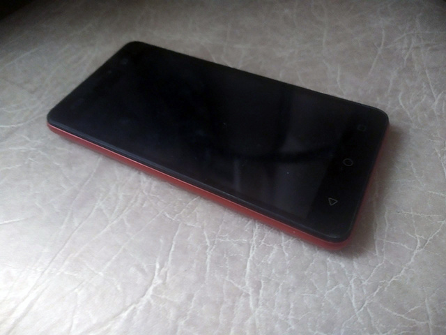 В Тверской области женщина пригласила нового приятеля выпить и лишилась телефона