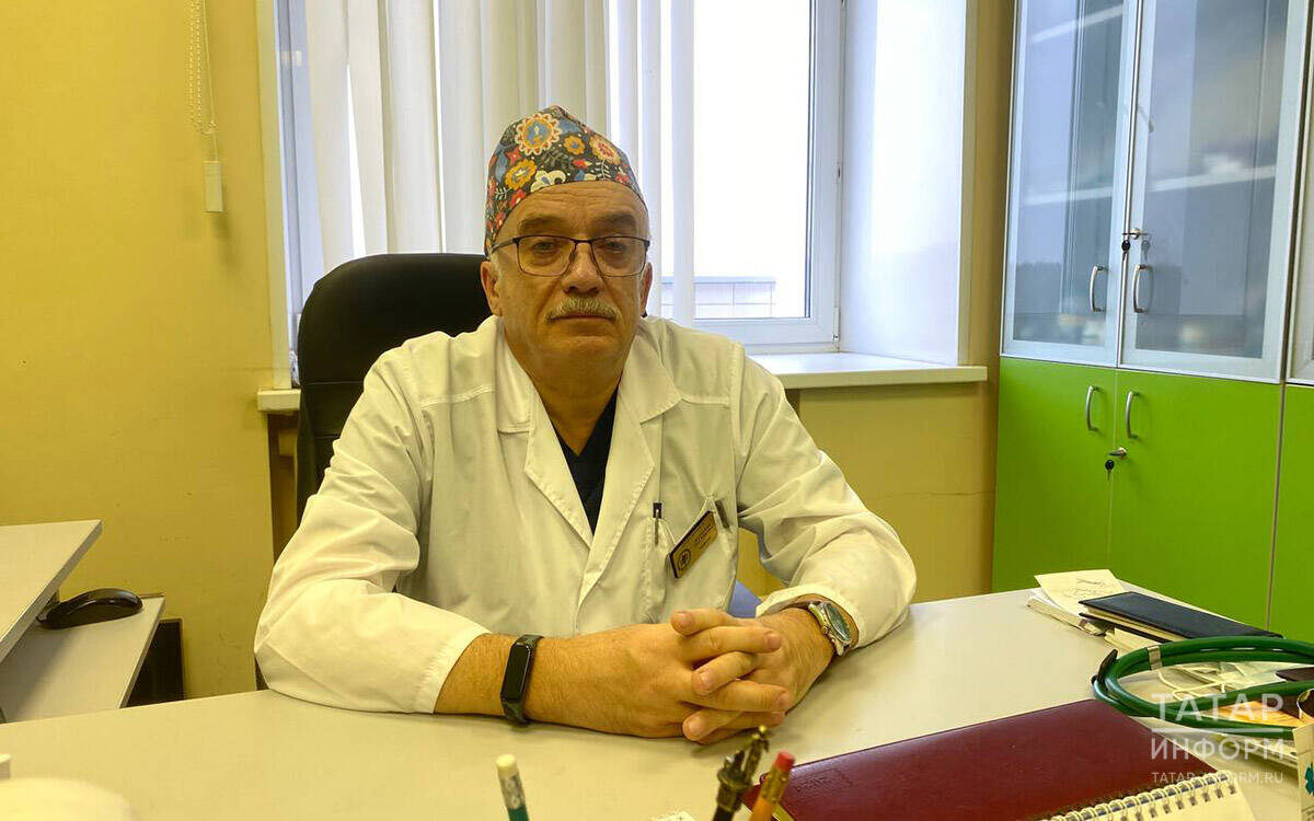 ​Олег Карпухин: «Это заболевание людей, которые занимаются тяжелой физической работой, а также его развитие связано с долгим сидением в мягких креслах». Фото: © Эвелина Киселева / «Татар-информ»