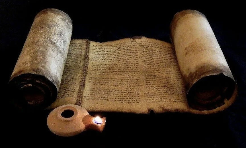  Манускрипт на пергаменте.