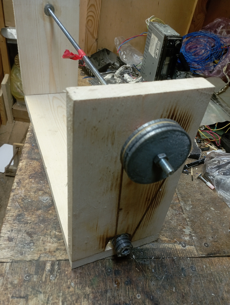 Обжиг доски сделал для более эстетичного внешнего вида 😅