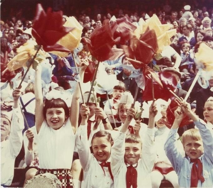 Фотографии, конечно, не очень по теме совпадают. Но очень хотелось бы наденяться, что все эти дети выросли хорошими и счастливыми.