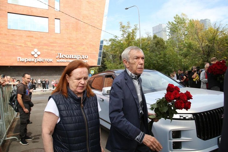 Николаев проходит лечение под чутким надзором супруги Элеоноры