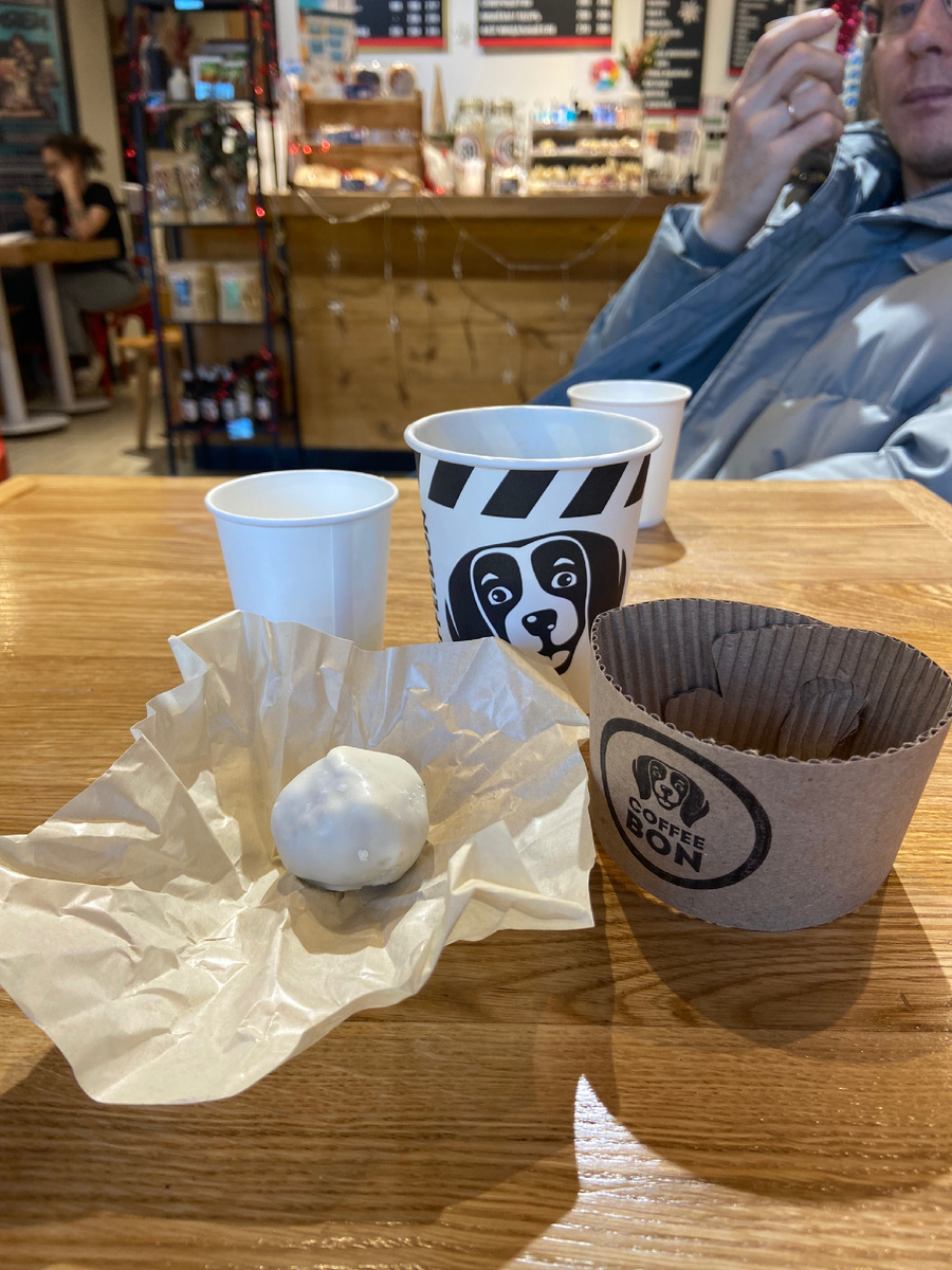 Муж из солидарности с худеющими женщинами отказался от капучино. Только американо, только чистоганом😎😅