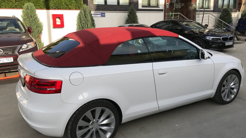 Без крыши смотрится покрасивше, как по мне. Но прикольно, что крыша могла быть разных цветов.