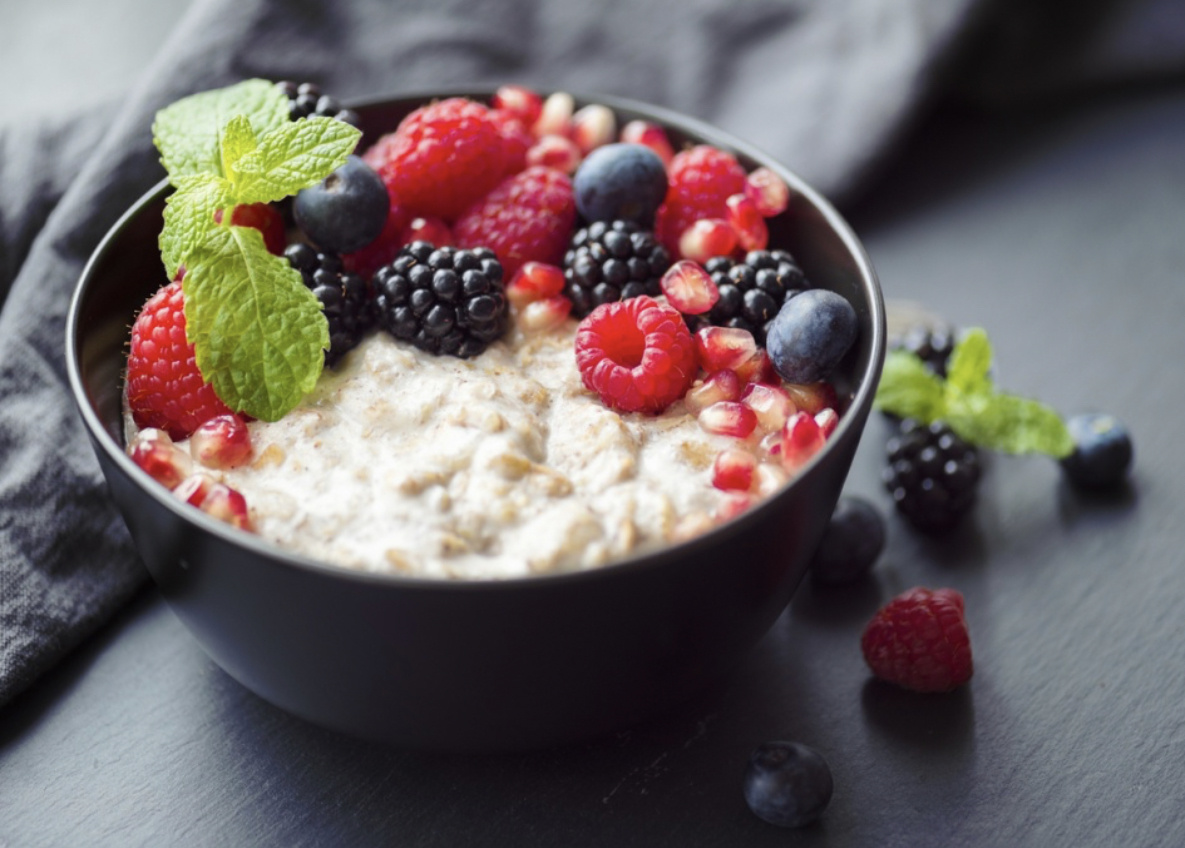 Вариант сервировки каши на завтрак. 