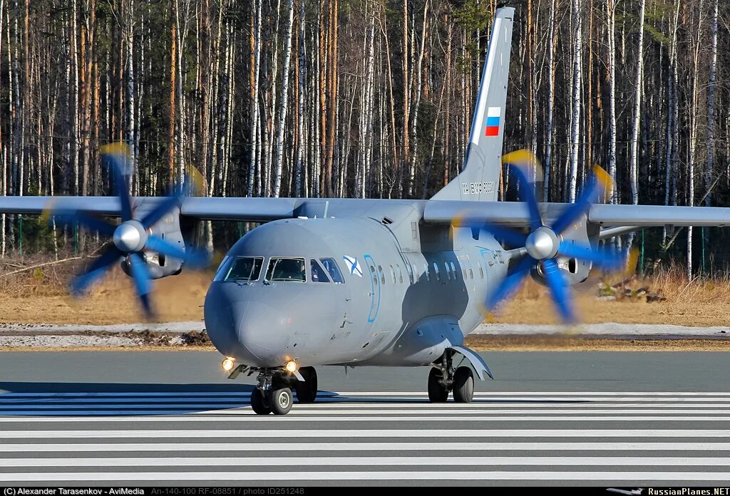 Ан-140-100 авиации ВМФ РФ, фото 2018 года. Источник: https://russianplanes.net/id251248
